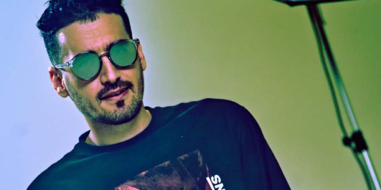 Jay Simon se destaca como productor musical del tema “NEXT’ de “IVY QUEEN”.