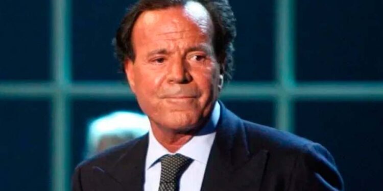 Julio Iglesias habló sobre su estado de salud y explicó por qué tiene problemas para caminar
