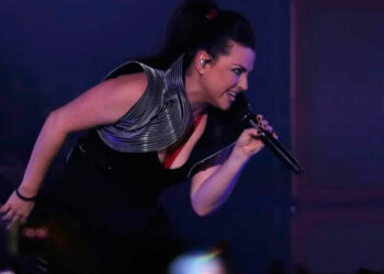El sello discográfico de 'Evanescence' quería a un vocalista masculino en la banda