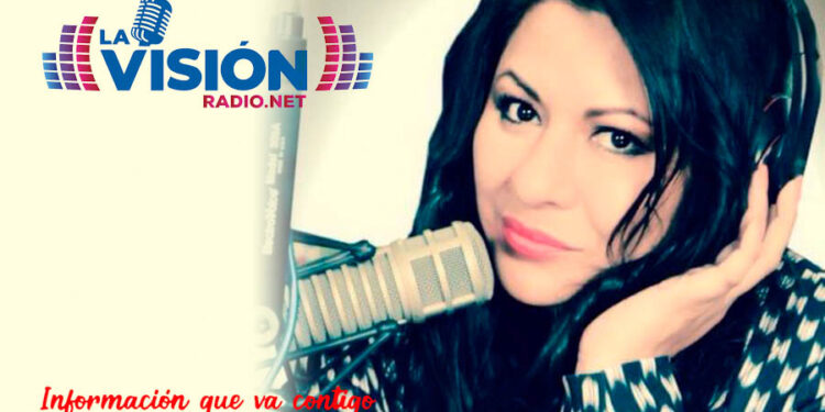 Alexia Ríos, la voz vespertina de La Vision Radio