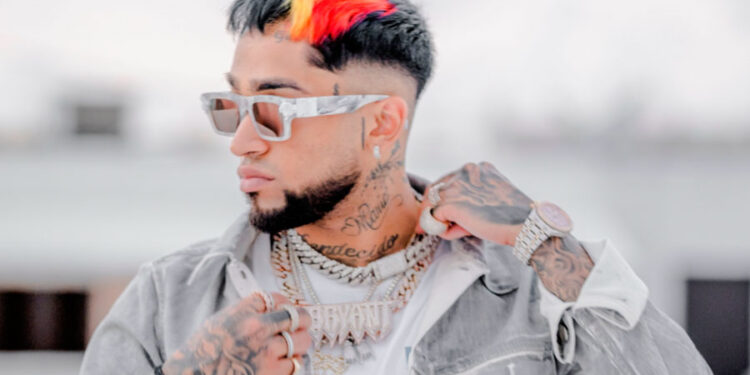 Bryant Myers lanza su nuevo video "24/7" interpretando múltiples personajes