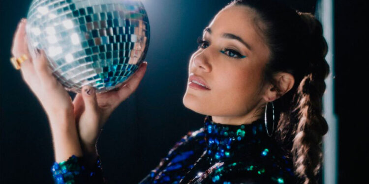 CRYS debuta en la escena musical con el primer sencillo y vídeo oficial en español "Juntos"