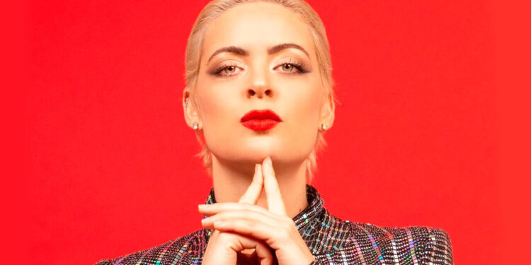 Claudia Valdéz portada en Música is life