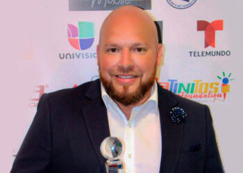 Maykel Pérez es galardonado como Publicista del Año en Miami