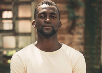 Jackson Martínez presenta “LAS 2 PUERTAS”