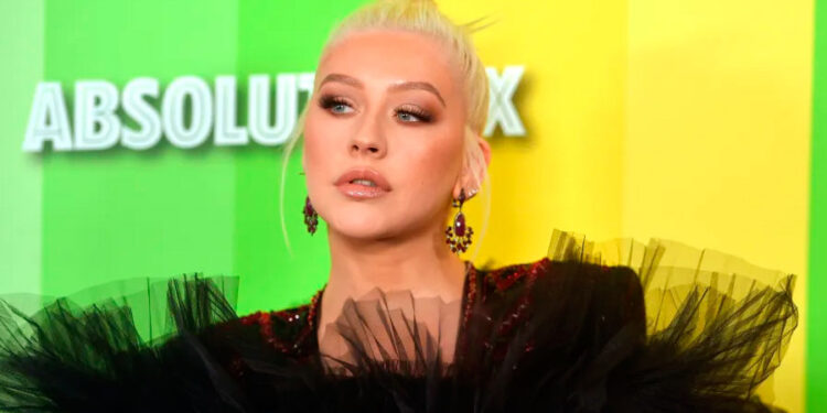 Christina Aguilera estrena con fuerza video ‘Pa mis muchachas’ donde celebra sus raíces latinas