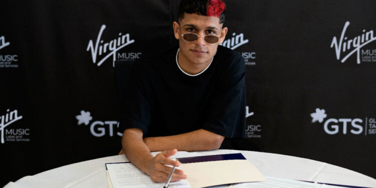 Virgin Music le da la bienvenida a la estrella emergente KAVVO