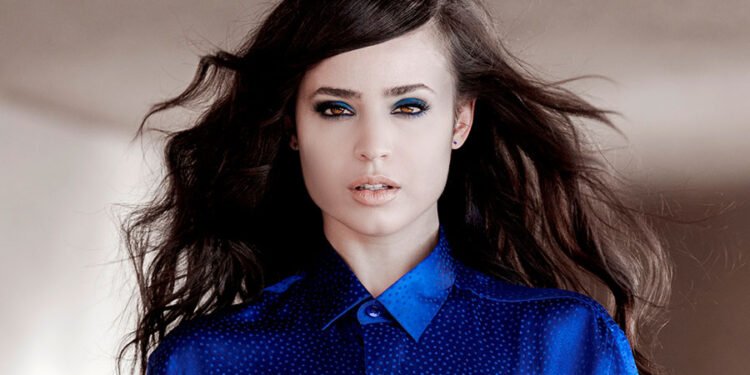 Sofia Carson estrena “LOUD”