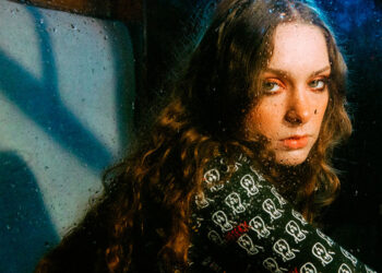 La estrella en ascenso global Holly Humberstone nos regala "London Is Lonely" ¡ya en plataformas!