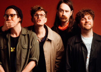 Yard Act lanza hoy su tan aclamado álbum debut «The Overload» ¡Disfrútalo ya!