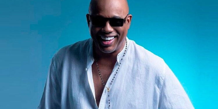 David Calzado de la Charanga Habanera está celebrando sus 64 años