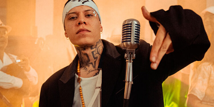 Santa Fe Klan Gives Raw Vocal Performance With Latest Single «Quédate»