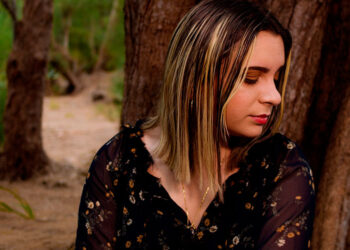 The young promise of pop music “Kelly Centeno” continues to shine after the premiere of her new single “Love The Same”.