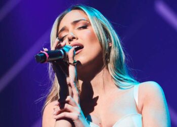 Ana Mena consigue el doble disco de platino con 'Música ligera'