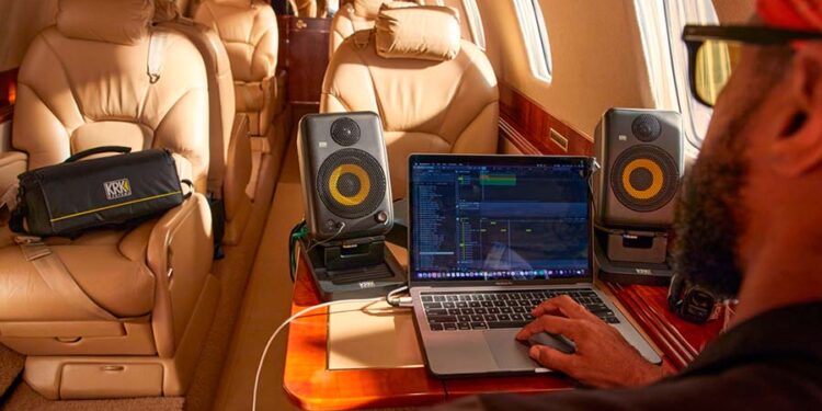 KRK revela el nuevo sistema de monitores portátil GoAux