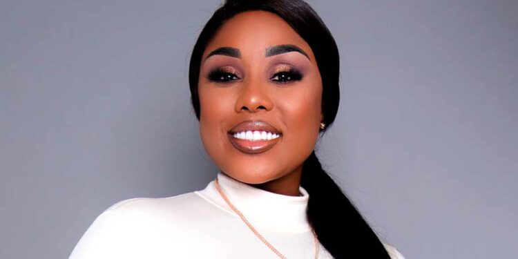 Evelys Menéndez portada en Música is life