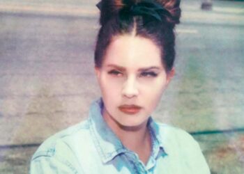 Lana Del Rey anuncia su noveno álbum de estudio "Did You Know That There’s A Tunnel Under Ocean Blvd"