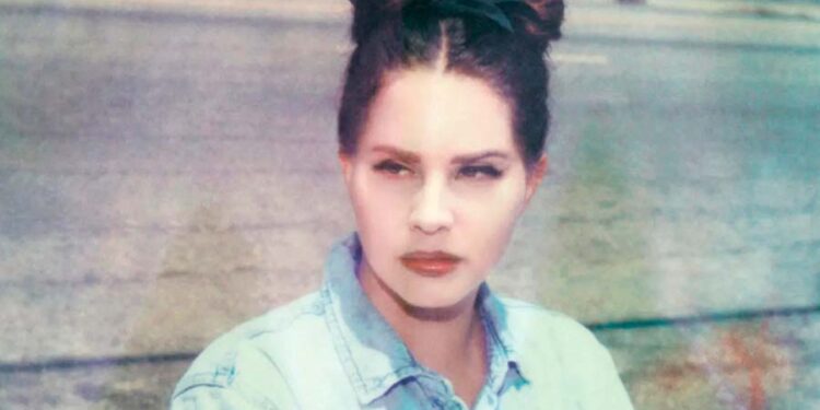 Lana Del Rey anuncia su noveno álbum de estudio "Did You Know That There’s A Tunnel Under Ocean Blvd"