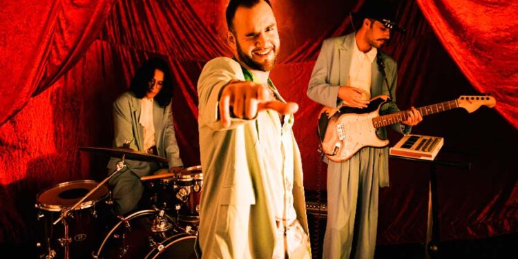 “Ghosting” de Taylor Díaz: el (des)love en los tiempos digitales