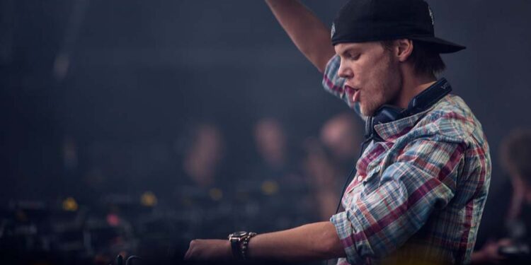 “Wake Me Up” de Avicii celebra 10 años de su lanzamiento recibiendo certificación Disco de Diamante