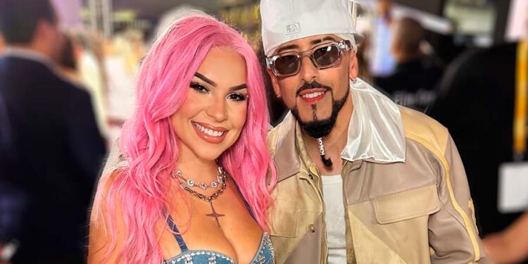 Genesis Díaz junto a grandes estrellas en la alfombra roja de Premios Tu Música Urbano