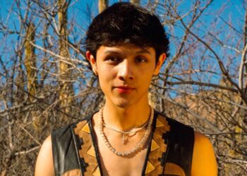 Ramón Vega solidifica su lugar como un líder de la generación Z con su nuevo álbum “PA TI :)”