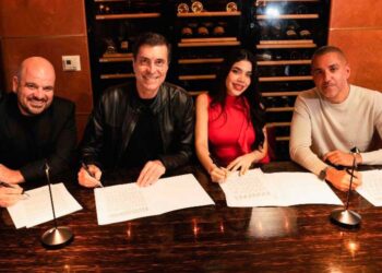 Kenia Os anuncia renovación de contrato con Sony Music México y 5020 Records