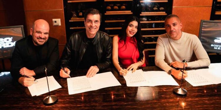 Kenia Os anuncia renovación de contrato con Sony Music México y 5020 Records