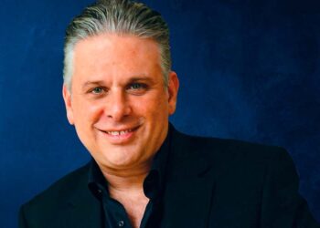 Nelson Albareda nombrado ejecutivo del año por la revista Billboard