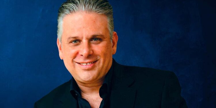 Nelson Albareda nombrado ejecutivo del año por la revista Billboard