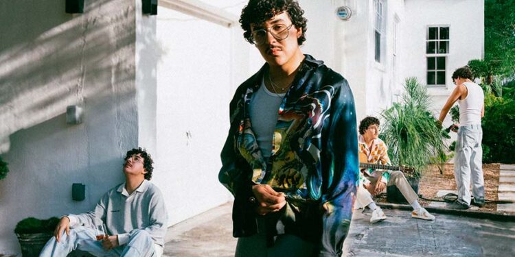 Alex Luna Presents His First EP Introspección An MRI Of His Essence