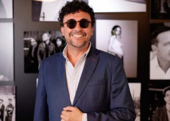 Andrés Cepeda firma con Warner Music México