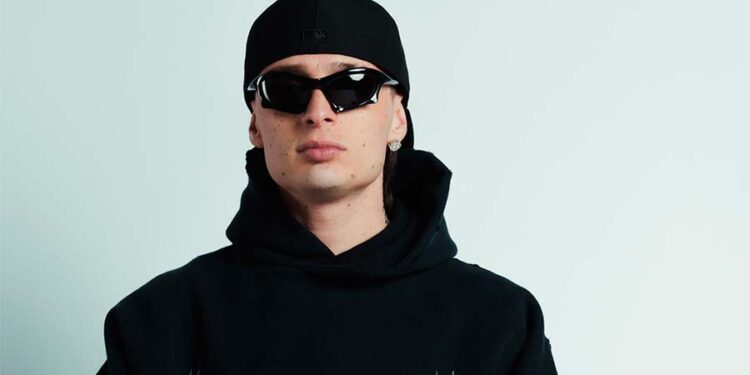 Peso Pluma anuncia su gira para el 2024, “ÉXODO” que incluye más de 35 espectáculos