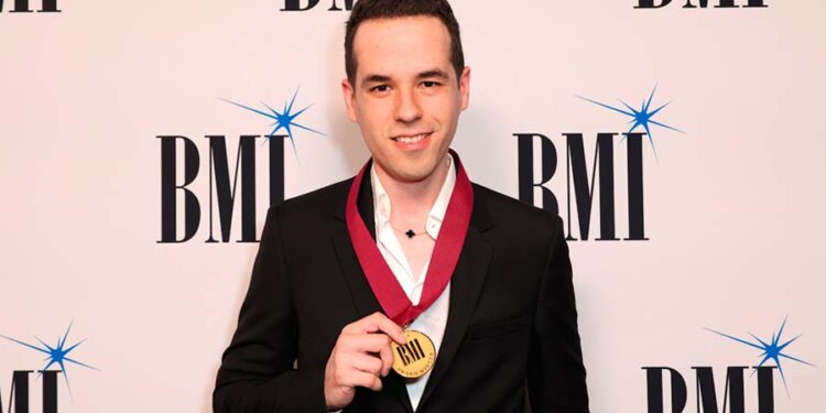 Edgar Barrera se lleva a casa siete premios BMI Latino al "Compositor Regional Mexicano del Año"