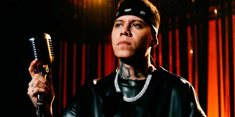 Santa Fe Klan lanza nueva canción emocional “PA QUE CONMIGO"