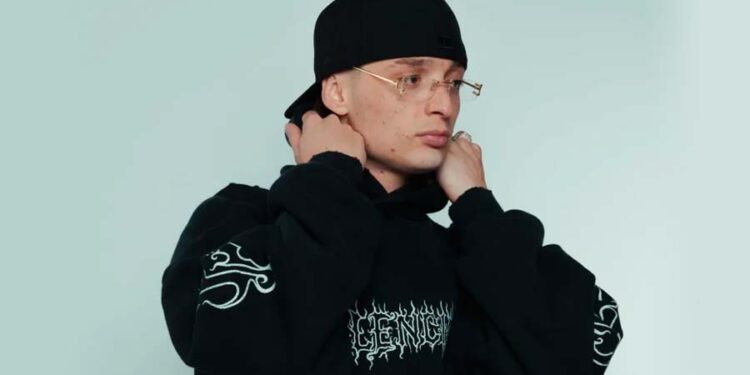 Peso Pluma se une a Junior H y Eslabón Armado para vivir el momento en nuevo sencillo “LA DURANGO”