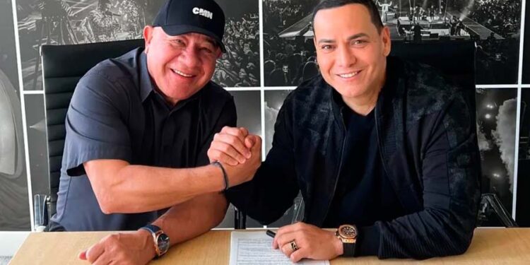 Víctor Manuelle firma acuerdo con CMN Events para giras y presentaciones