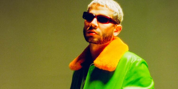 Dei V lanza el primer sencillo de su álbum debut muy esperado «MARTINI» producida por Sky Rompiendo