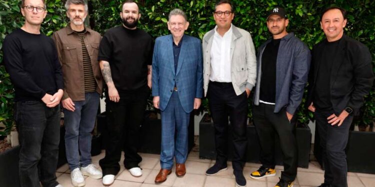 Socios Music de Carín León forma alianza global con Virgin Music Group e Island Records