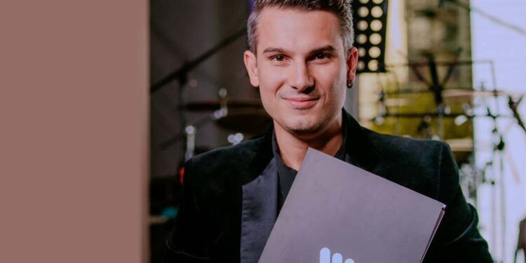 Pipe Bueno firma con Warner Music Latina