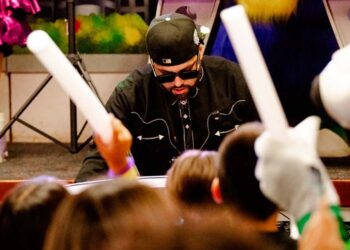 Deorro se apodera de Chuck E. Cheese con la mejor celebración After-Hours de su último lanzamiento “EN EL AUDI”