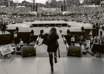 ELA TAUBERT deslumbra en Megaland 2024 con una presentación electrizante tras ganar el Latin GRAMMY®