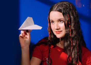 JOAQUINA estrena nuevo sencillo “AEROPUERTO” y anuncia el lanzamiento de su álbum debut para este 2025