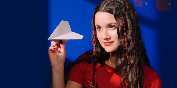 JOAQUINA estrena nuevo sencillo “AEROPUERTO” y anuncia el lanzamiento de su álbum debut para este 2025