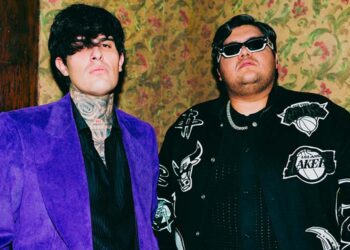 Adriel Favela y Octavio Cuadras presentan una obra maestra emocional con «ESQUIZOFRÉNICO»