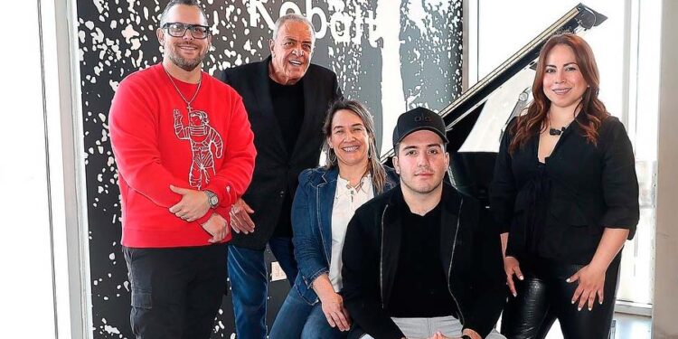 Kobalt firma un acuerdo global con Pedro Tovar, de Eslabón Armado, a través de su empresa Armado Publishing