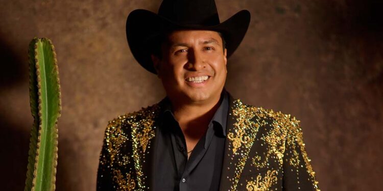 Julión Álvarez recibe el American Music Award como “Dúo o Grupo Latino Favorito”