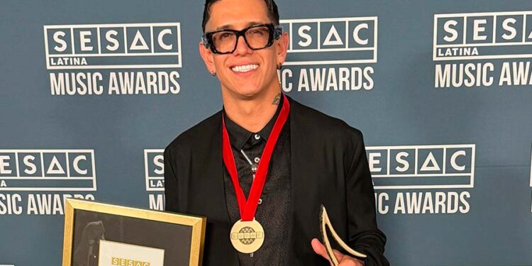 Lenny Tavárez es honrado como Compositor del Año Pop/Ritmo Latino en los SESAC Latina Music Award 2025