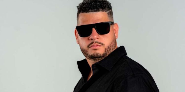 Julián Casanova lanza el videoclip de su tema “Macramé”