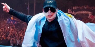Bizarrap hizo su debut en el Ultra Music Festival con una actuación en el escenario principal
